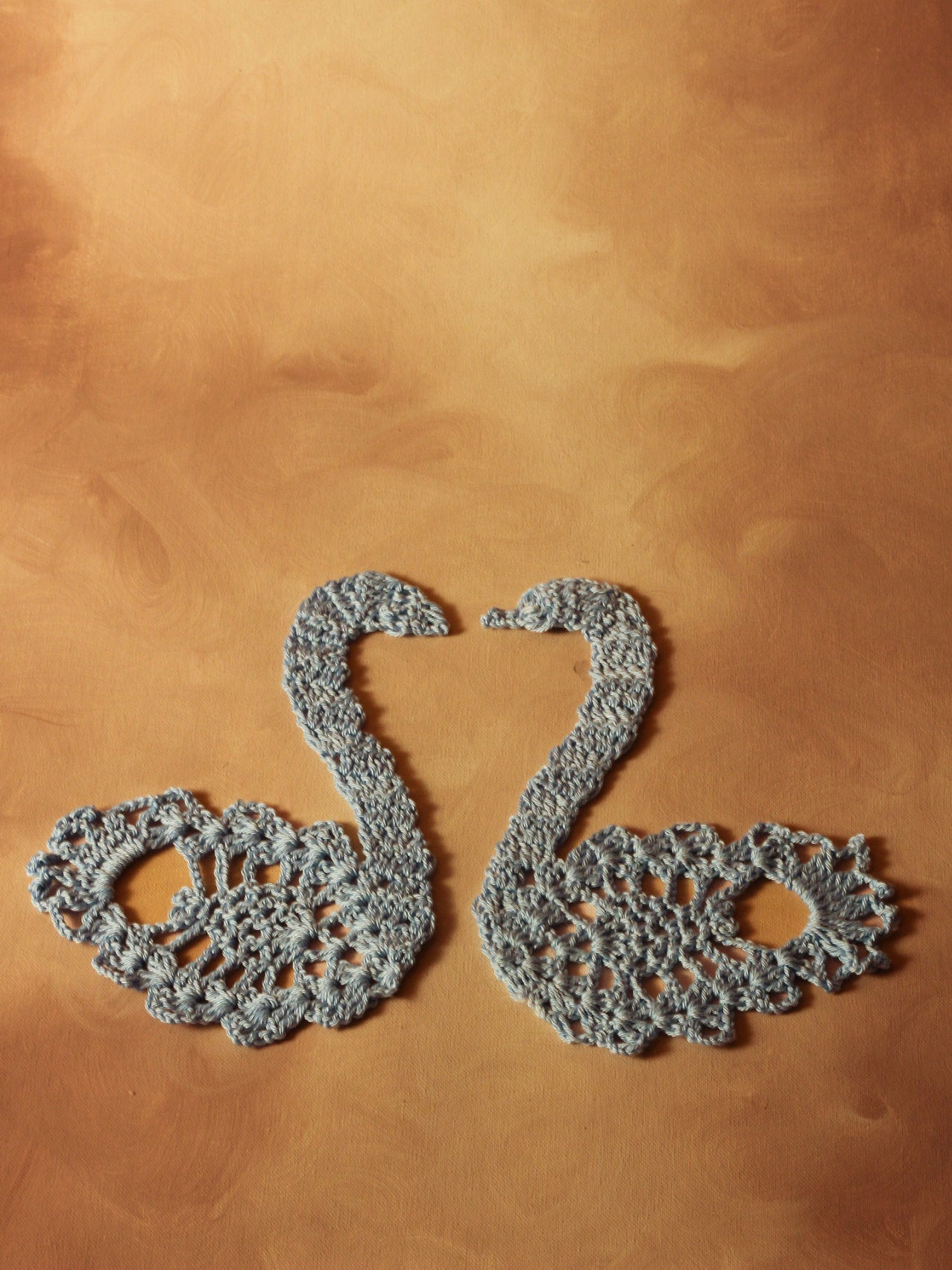 Cisnes de ganchillo azules