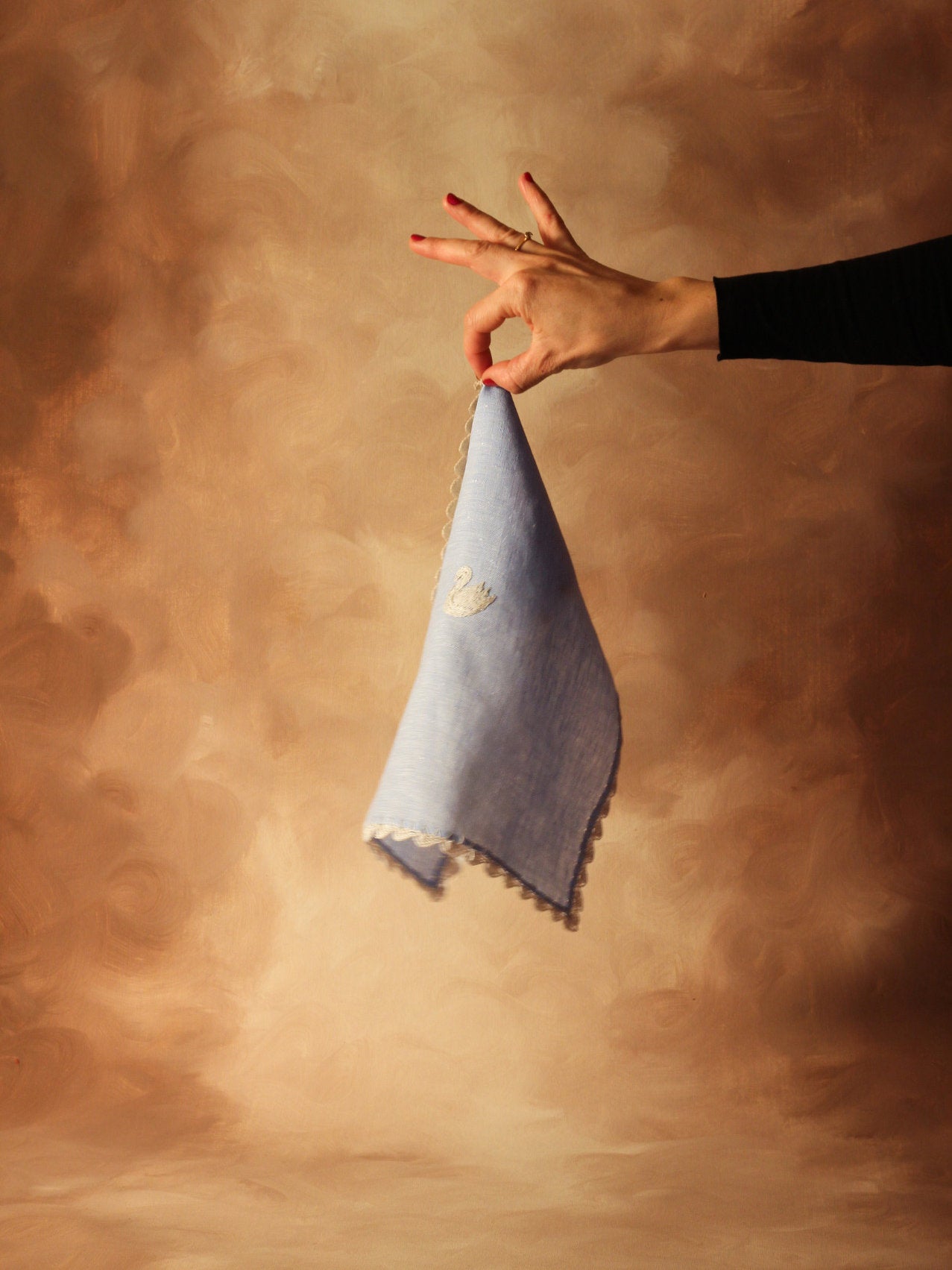 Toalla de tocador con cisne beige