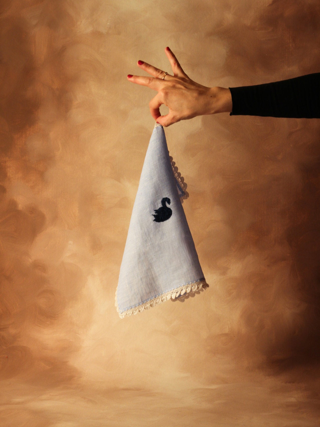 Toalla de tocador con cisne azul